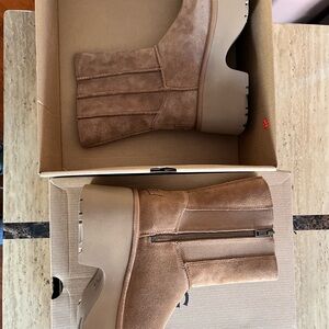 UGG Suede Platform Ankle Boots in Chestnut Tan